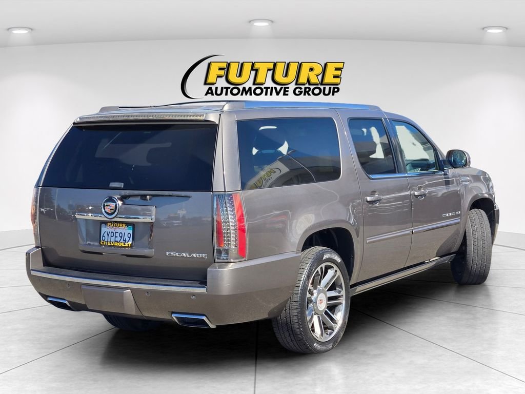 Used 2013 Gray Cadillac Premium image 4