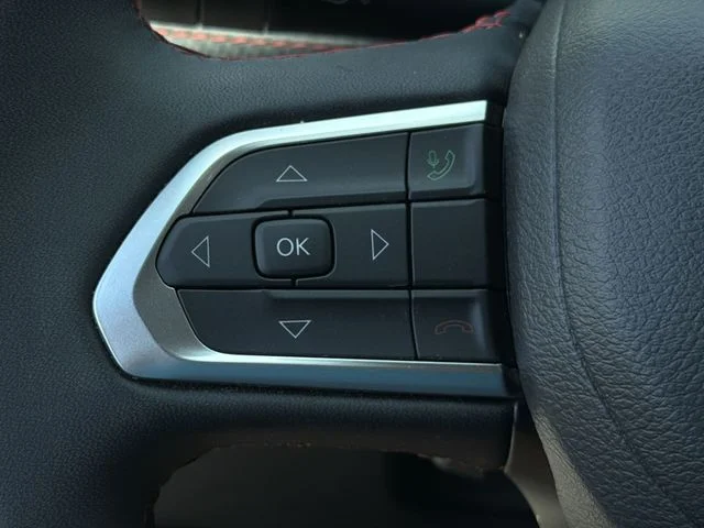 Used 2025 White Jeep Trailhawk image 31