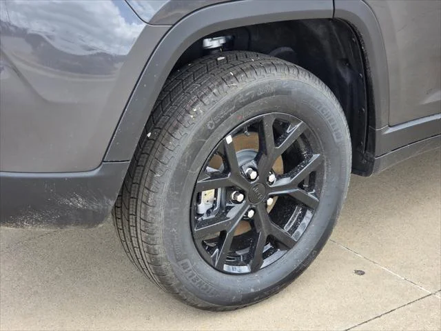 New 2026 Baltic Gray Metallic Clear-Coat Exterior Paint Jeep Altitude image 5
