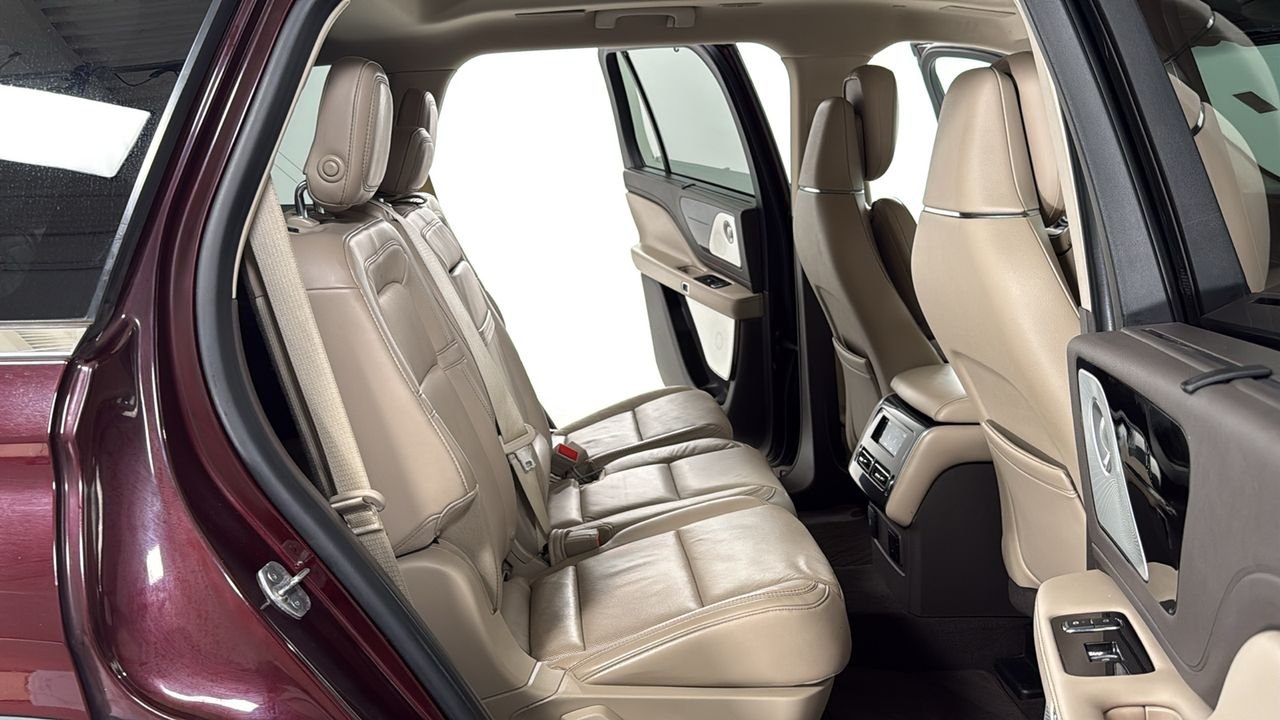 Used 2020 Red Lincoln Reserve image 18