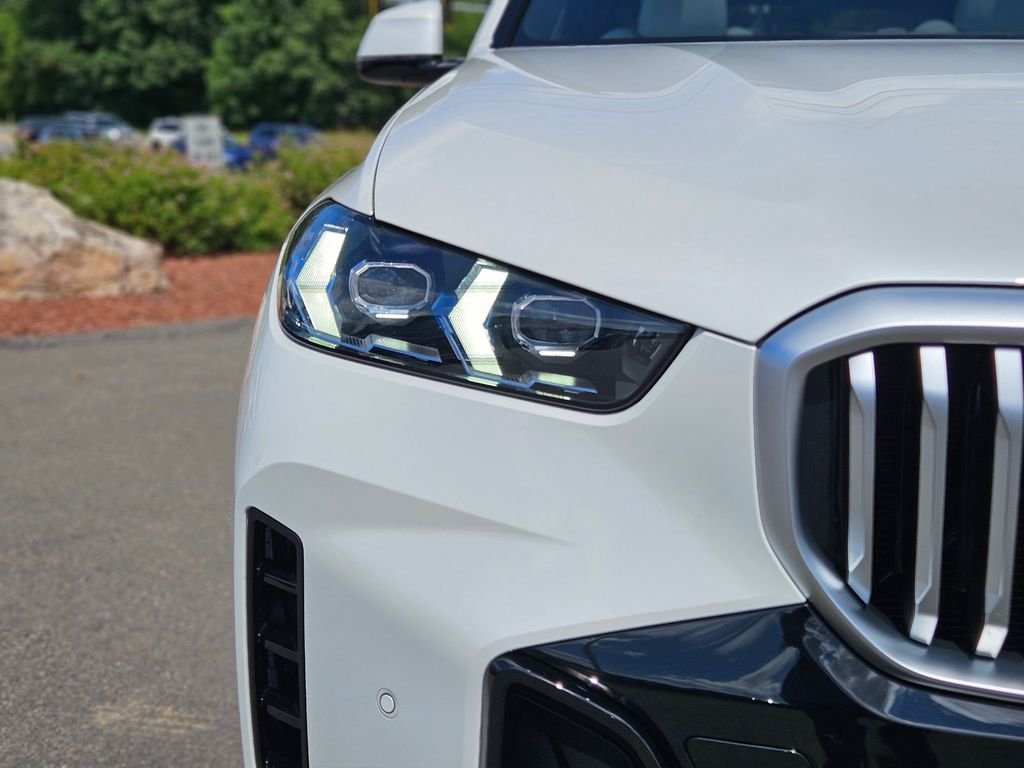 Certified Used 2026 Mineral White Metallic BMW xDrive40i image 9