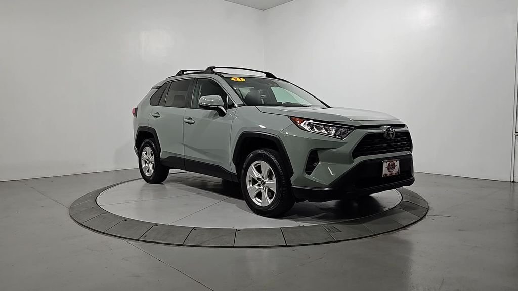 Used 2021  Toyota XLE image 8