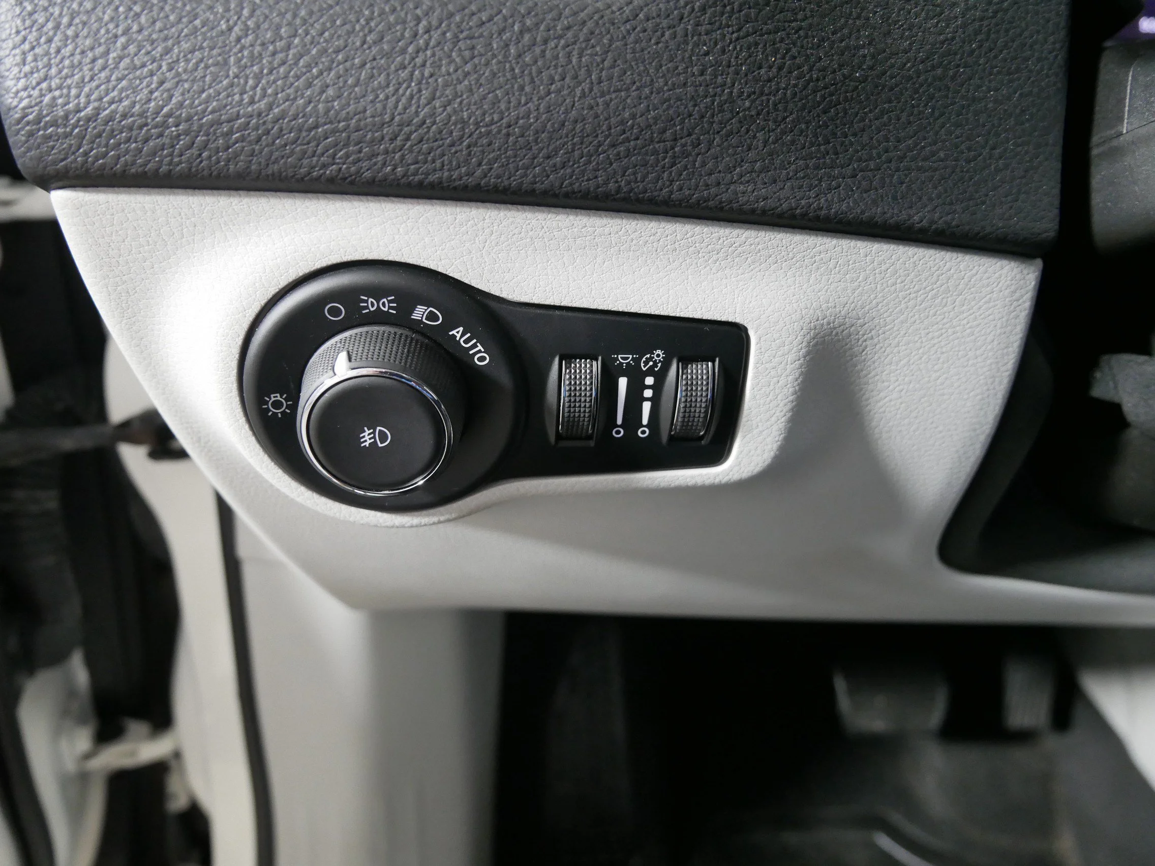Used 2017 White Clearcoat Jeep Limited image 26