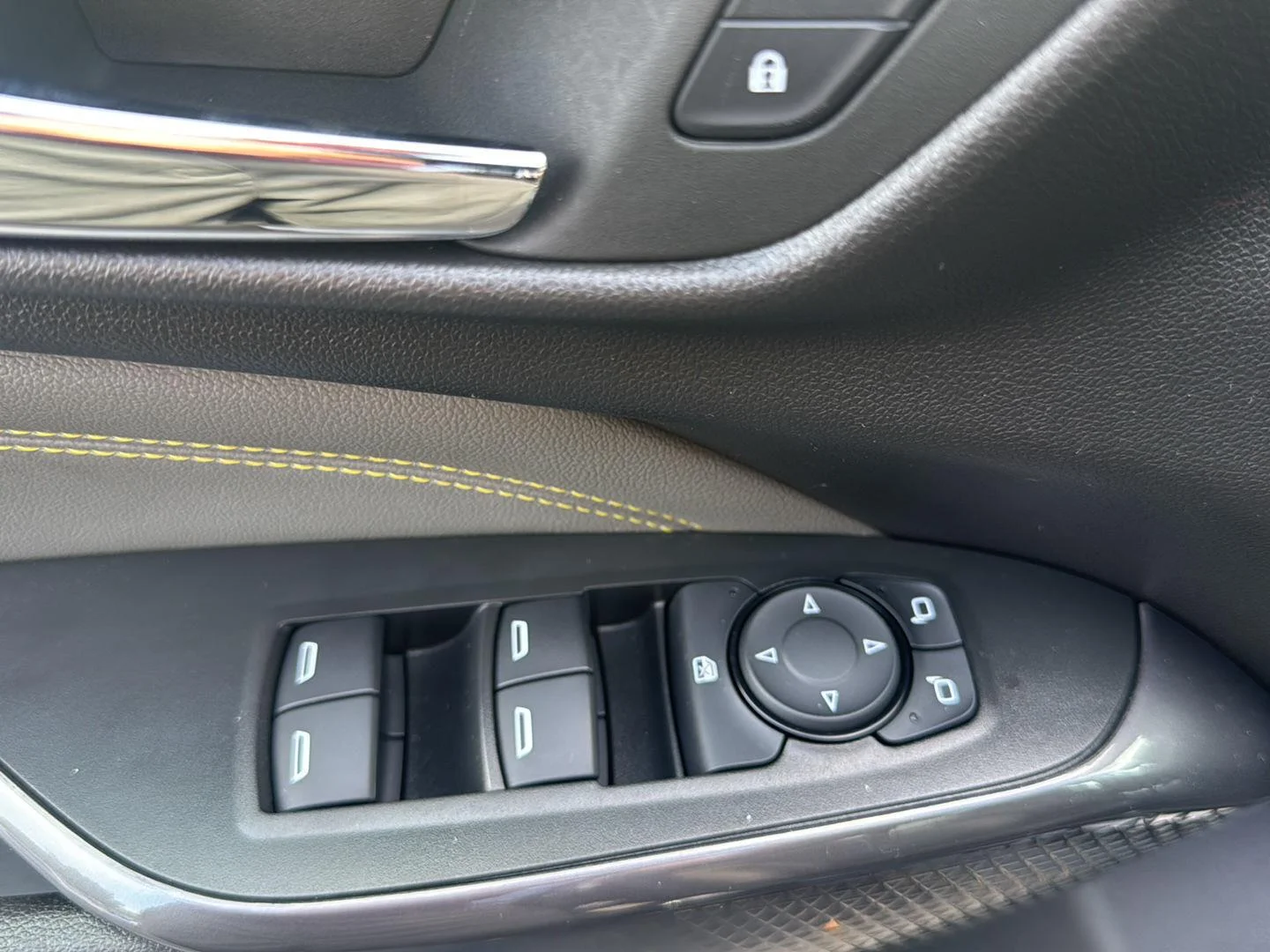 Used 2025 Mosaic Black Metallic Chevrolet ACTIV image 10