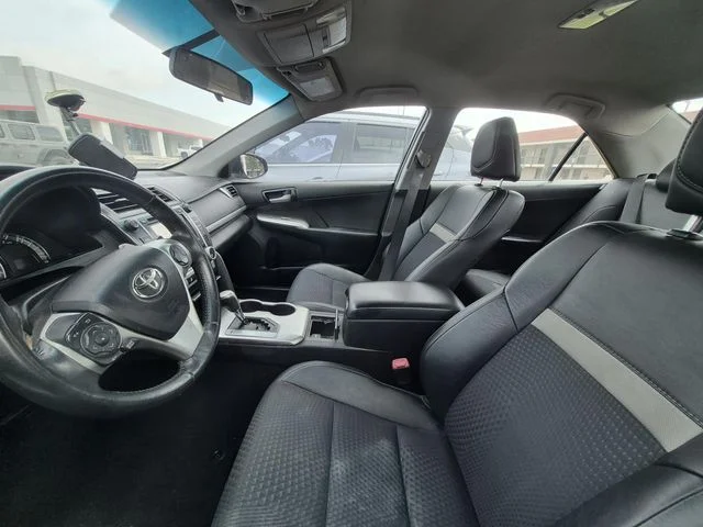 Used 2014 Barcelona Red Metallic Toyota SE image 5