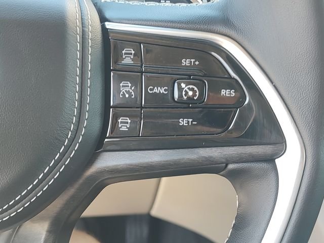 Used 2022 White Jeep Overland image 22