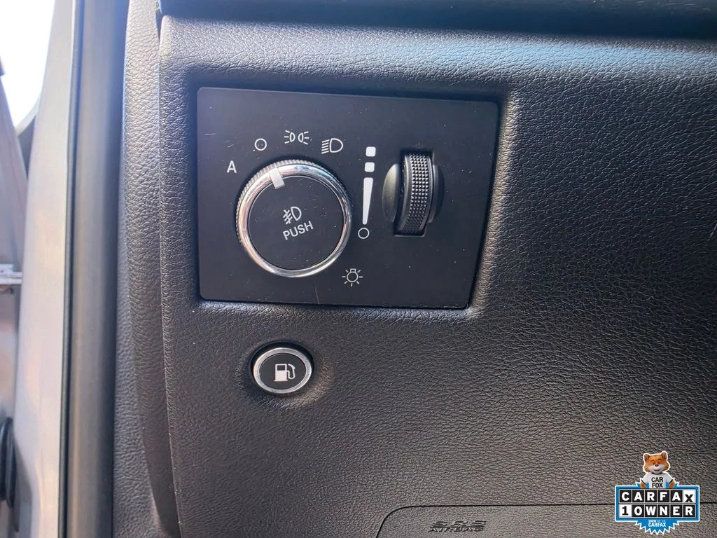Used 2017 Silver Jeep Altitude image 24