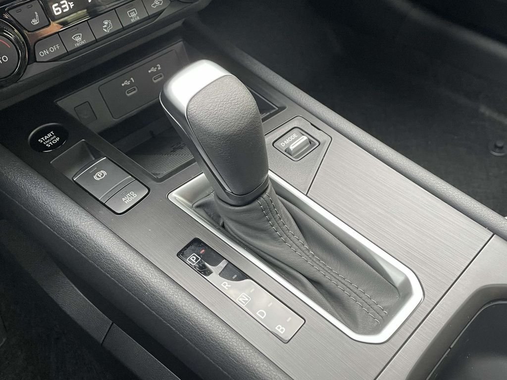 New 2026 Aspen White TriCoat / Super Black Two-tone Nissan SV image 30