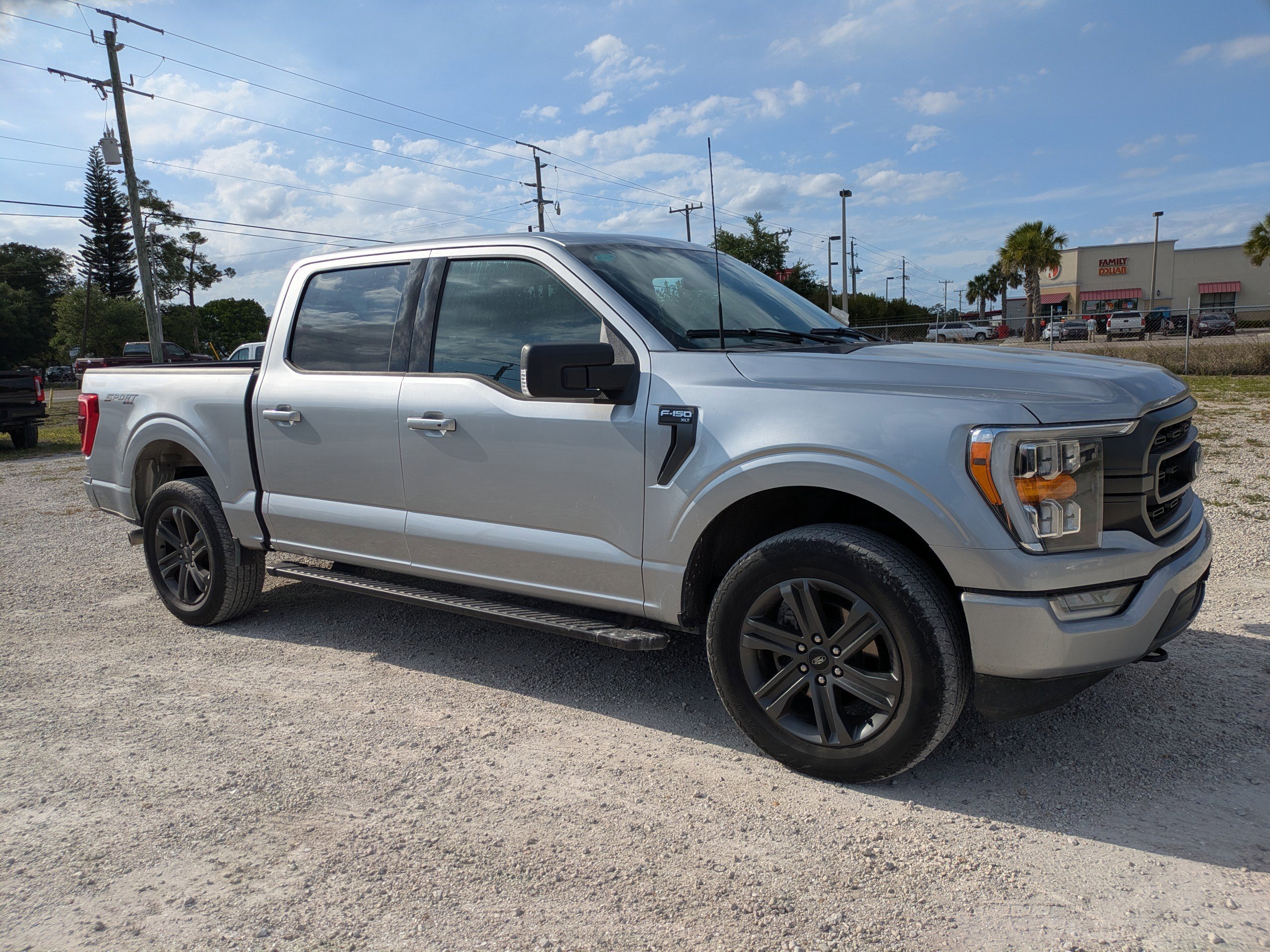 Used 2023  Ford XLT image 2