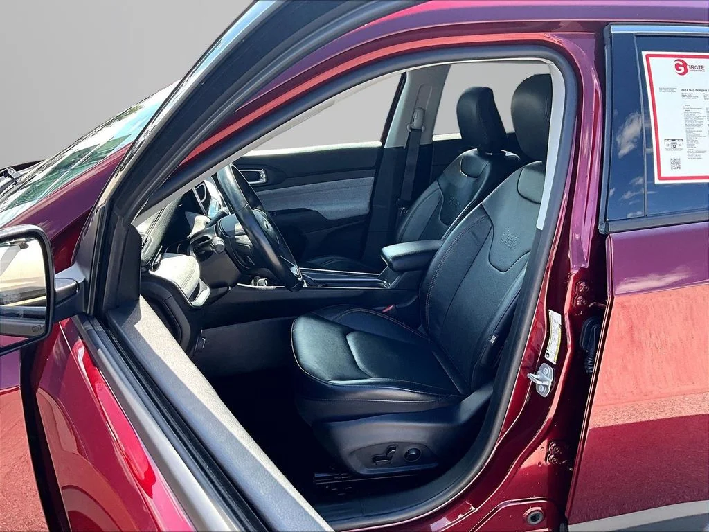 Used 2022 Red Jeep Latitude Lux image 26