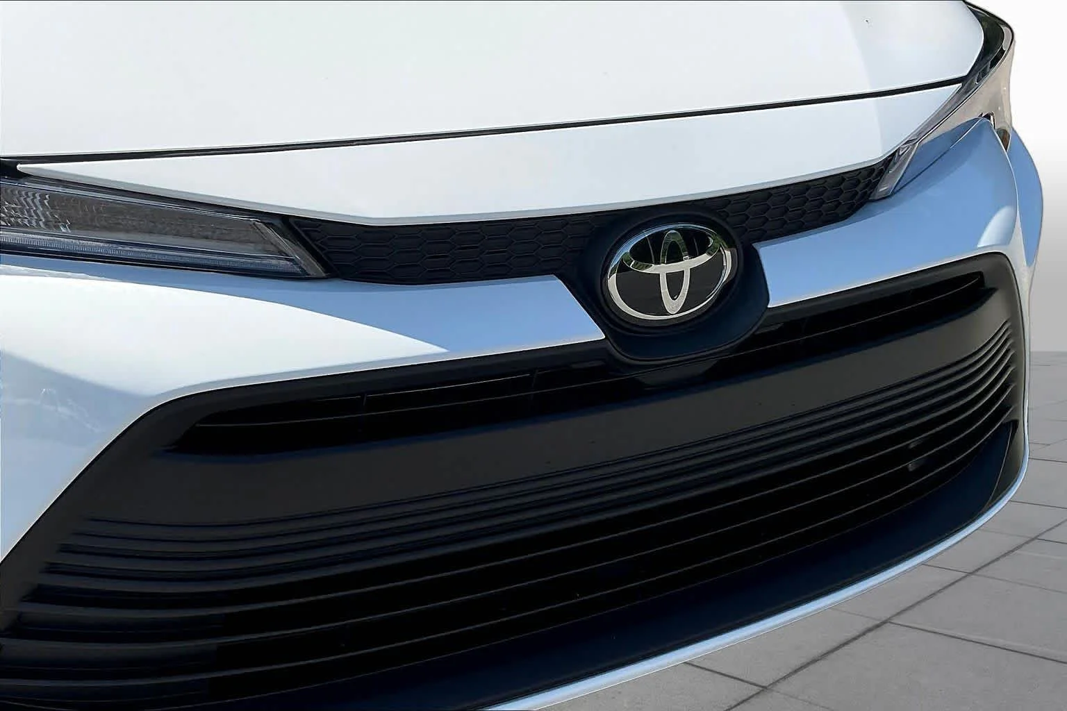 Used 2026 Ice Cap Toyota LE image 29