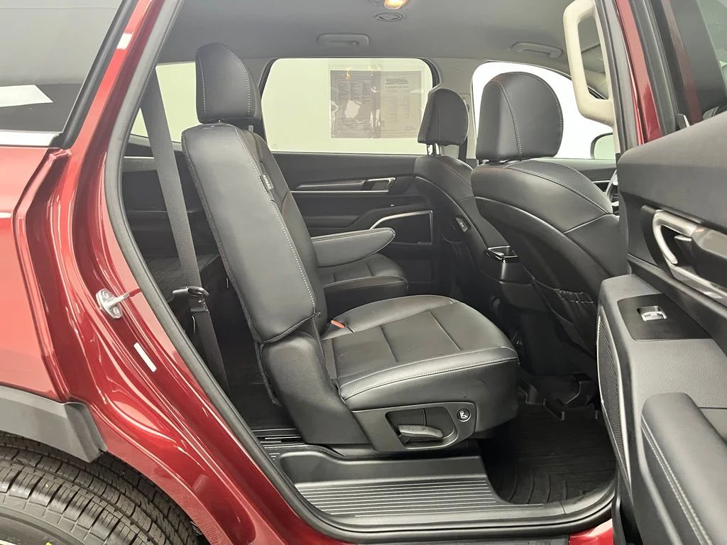 Used 2024 Red Kia S image 33