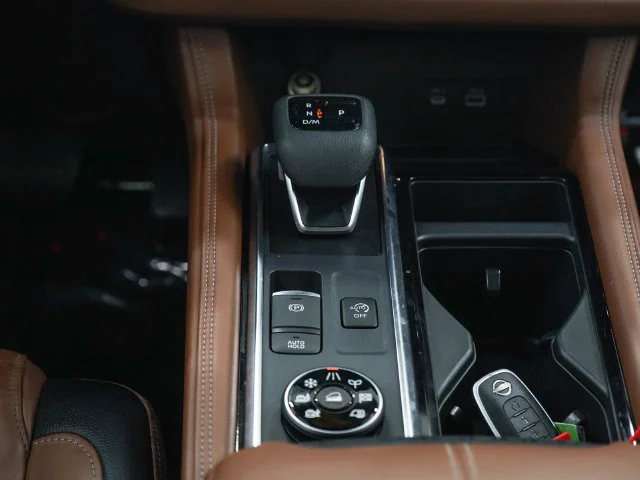 Used 2024  Nissan Platinum image 19
