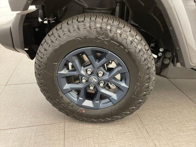 New 2026 Granite Crystal Metallic Clearcoat Jeep 85th Anniversary image 8