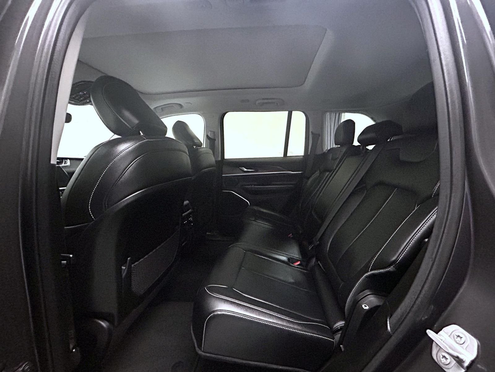 Used 2022 Gray Jeep Limited image 19
