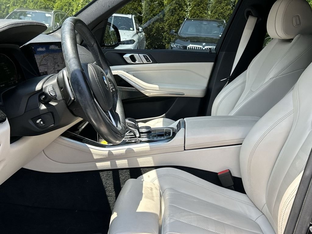 Used 2020 Black Sapphire Metallic BMW xDrive40i image 11