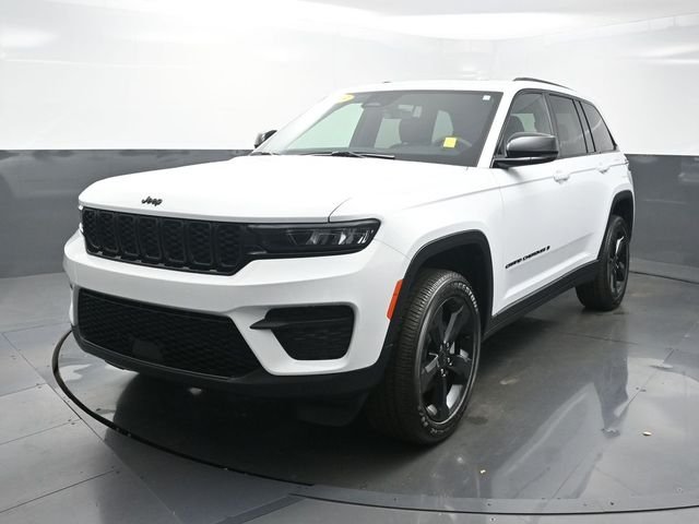 Used 2025 White Jeep Altitude X image 3