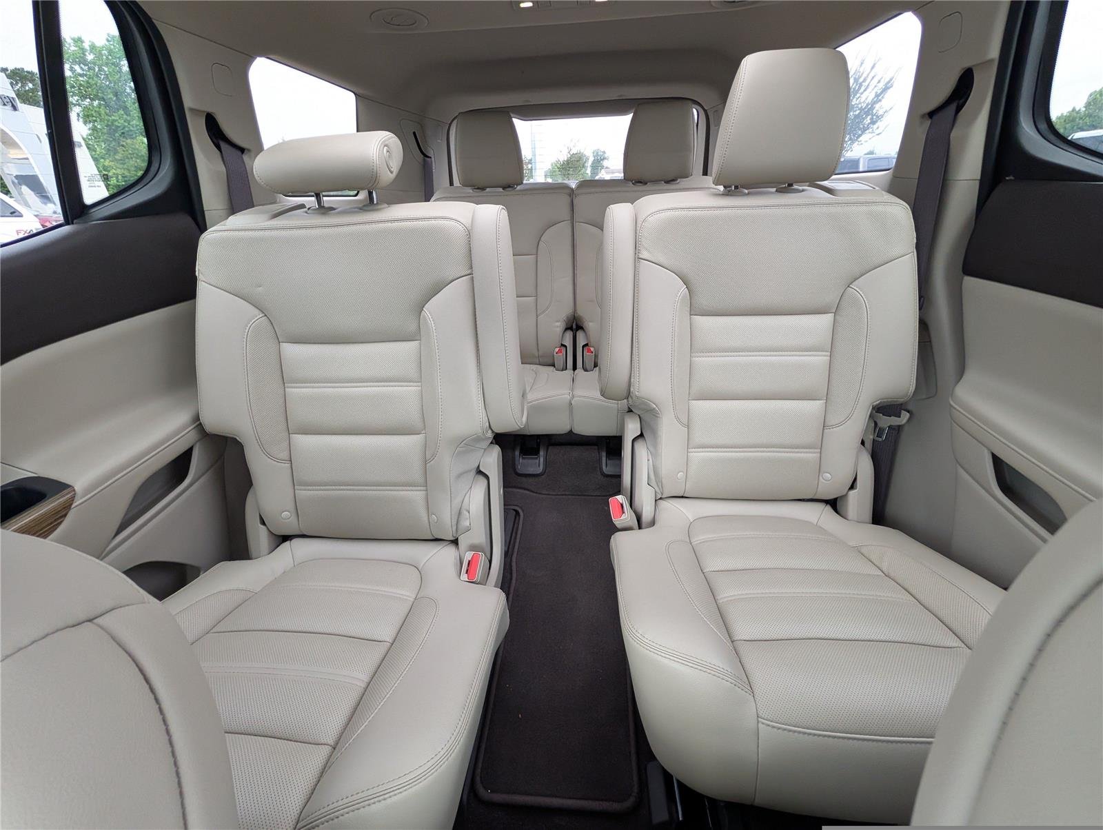 Used 2018 White Frost Tricoat GMC Denali image 14