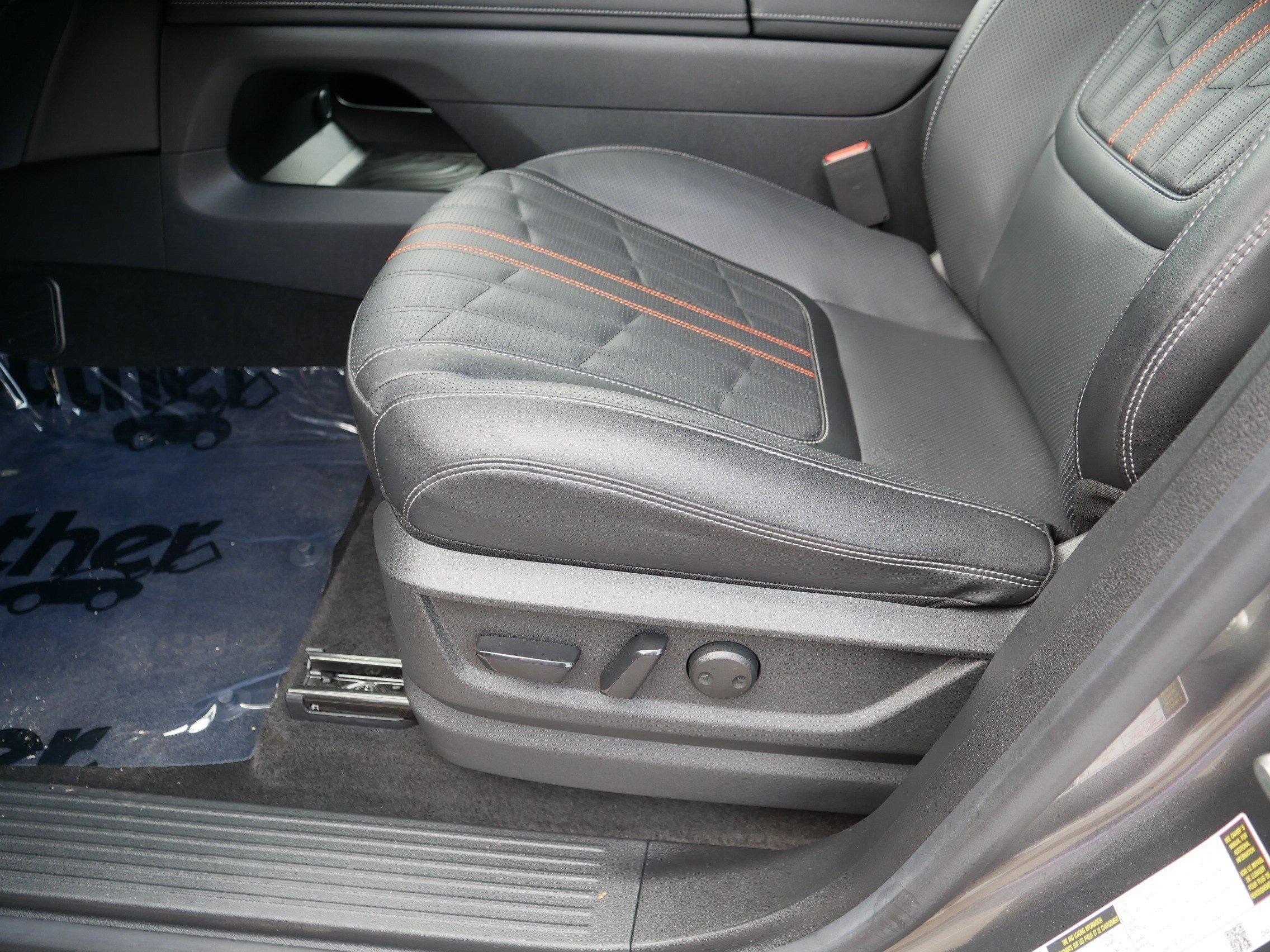 Used 2025 Gun Metallic/Super Black Nissan PRO-4X image 20
