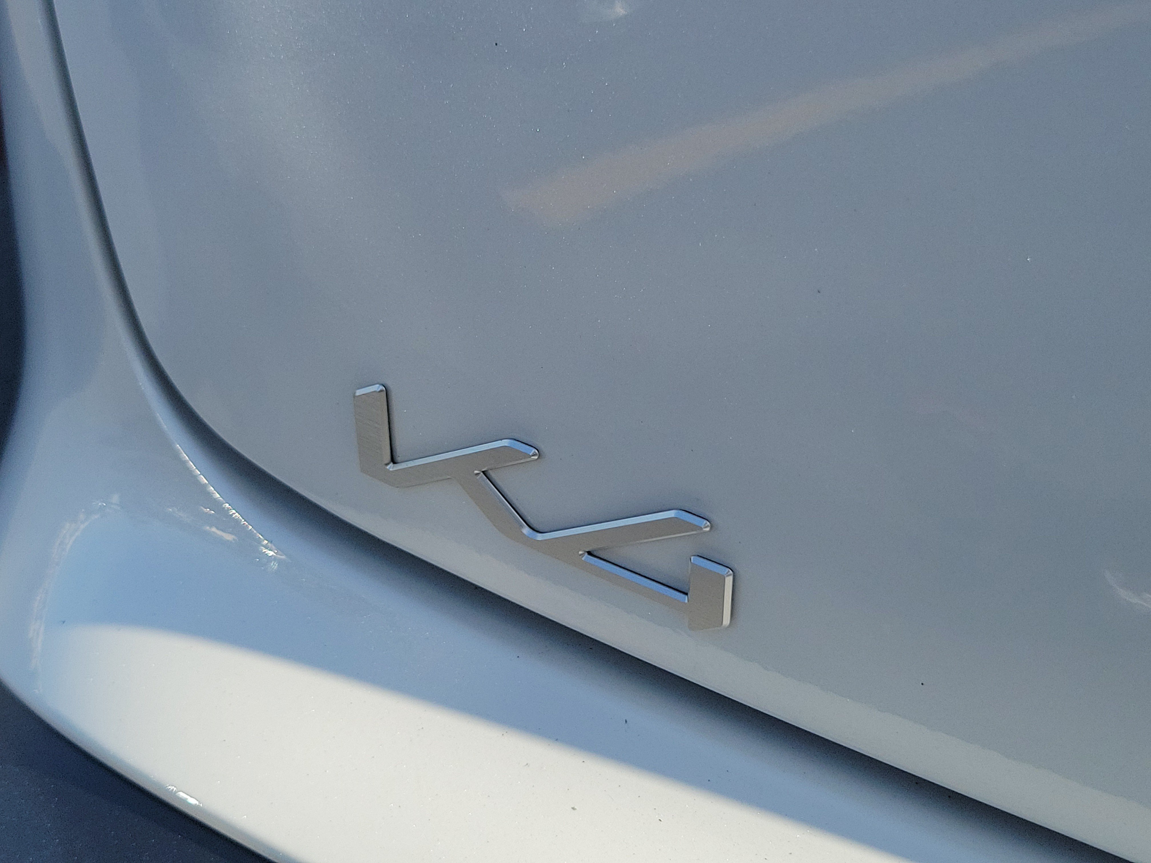 Certified Used 2025 Snow White Pearl Kia EX image 8