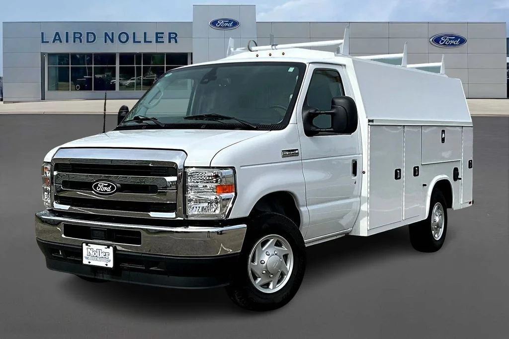 2026 Ford E-Series SRW E-350 Super Duty 138 in WB's photo