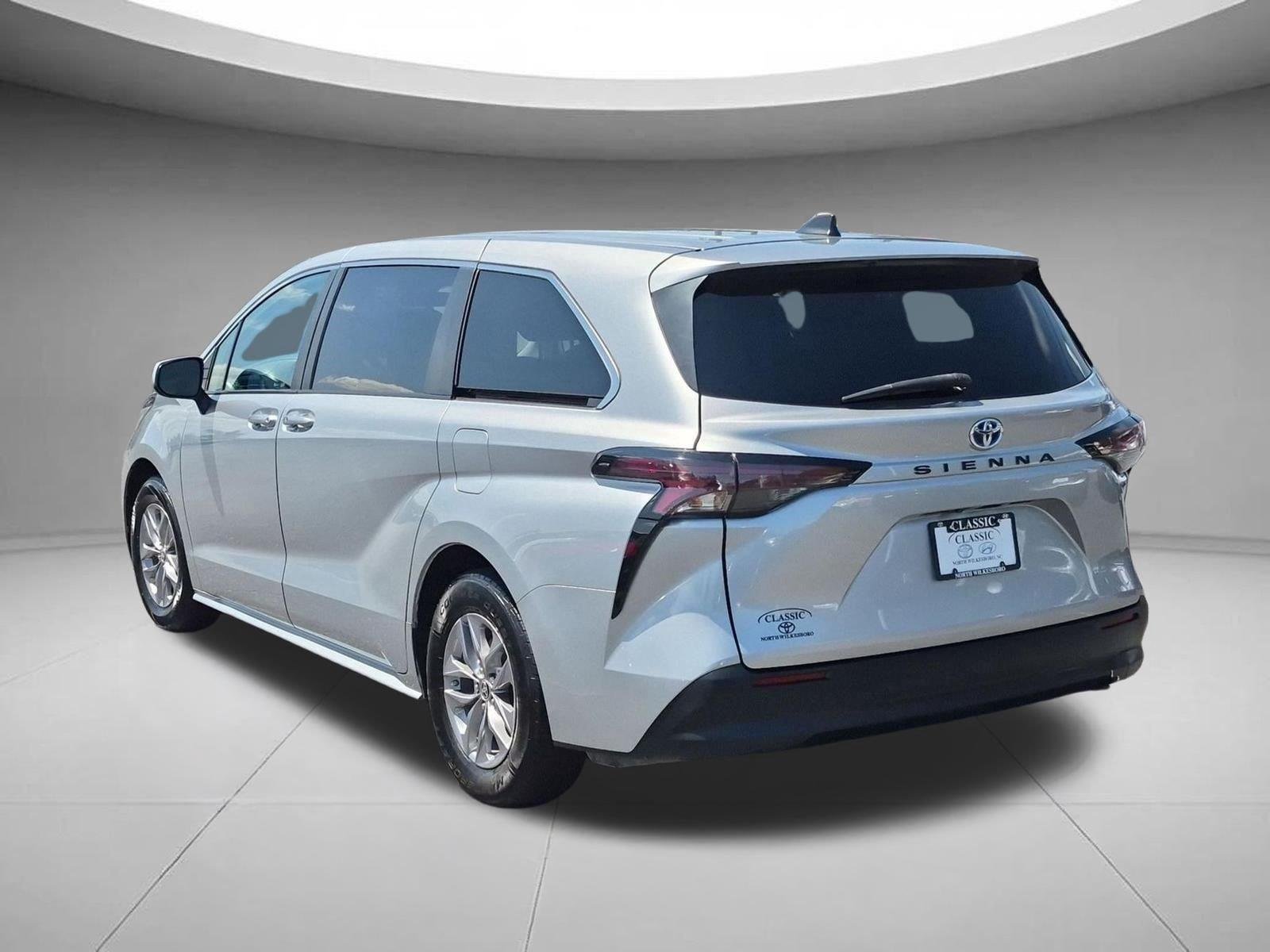Used 2024  Toyota LE image 3