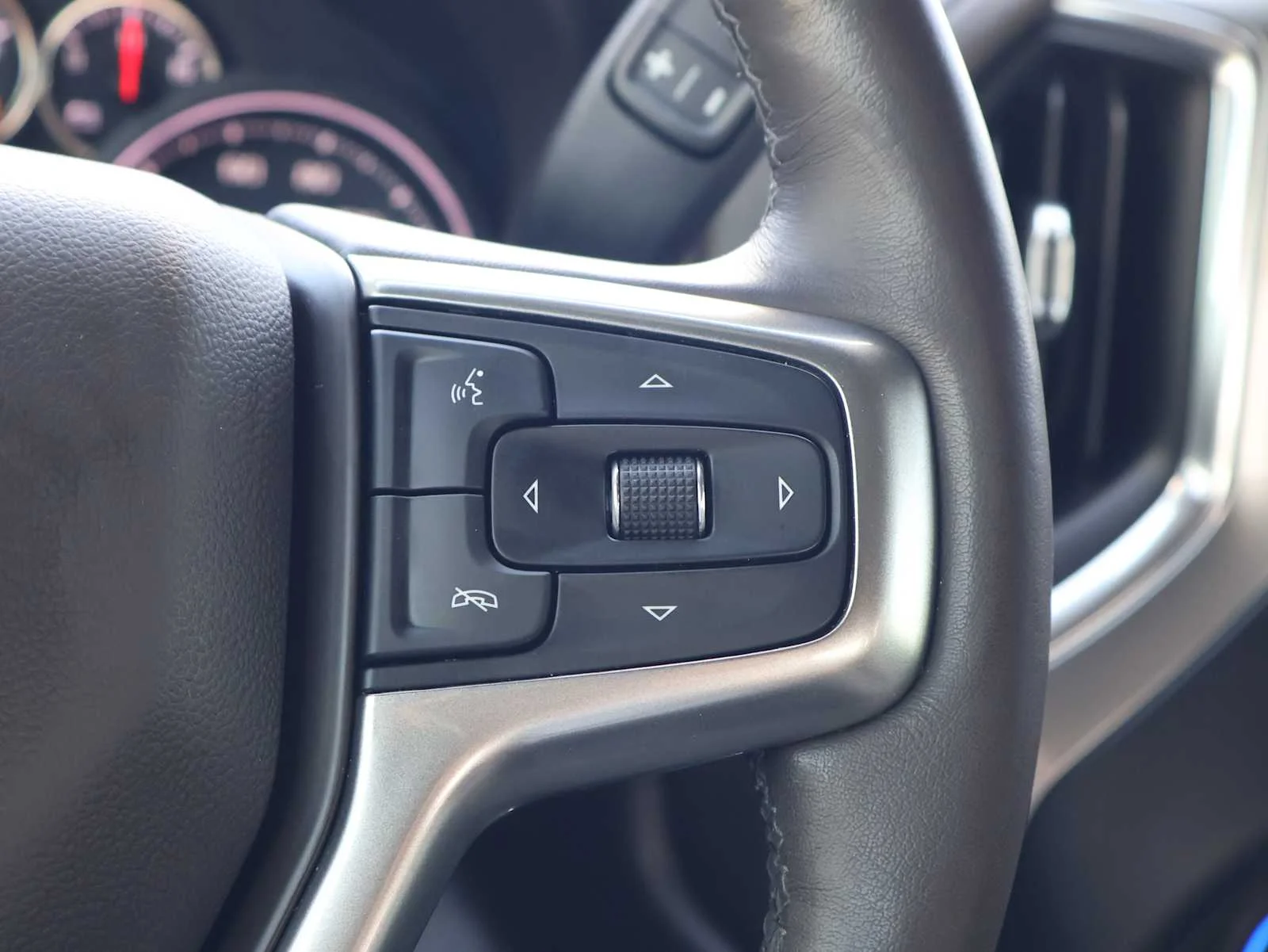 Used 2019 Black Chevrolet RST image 25