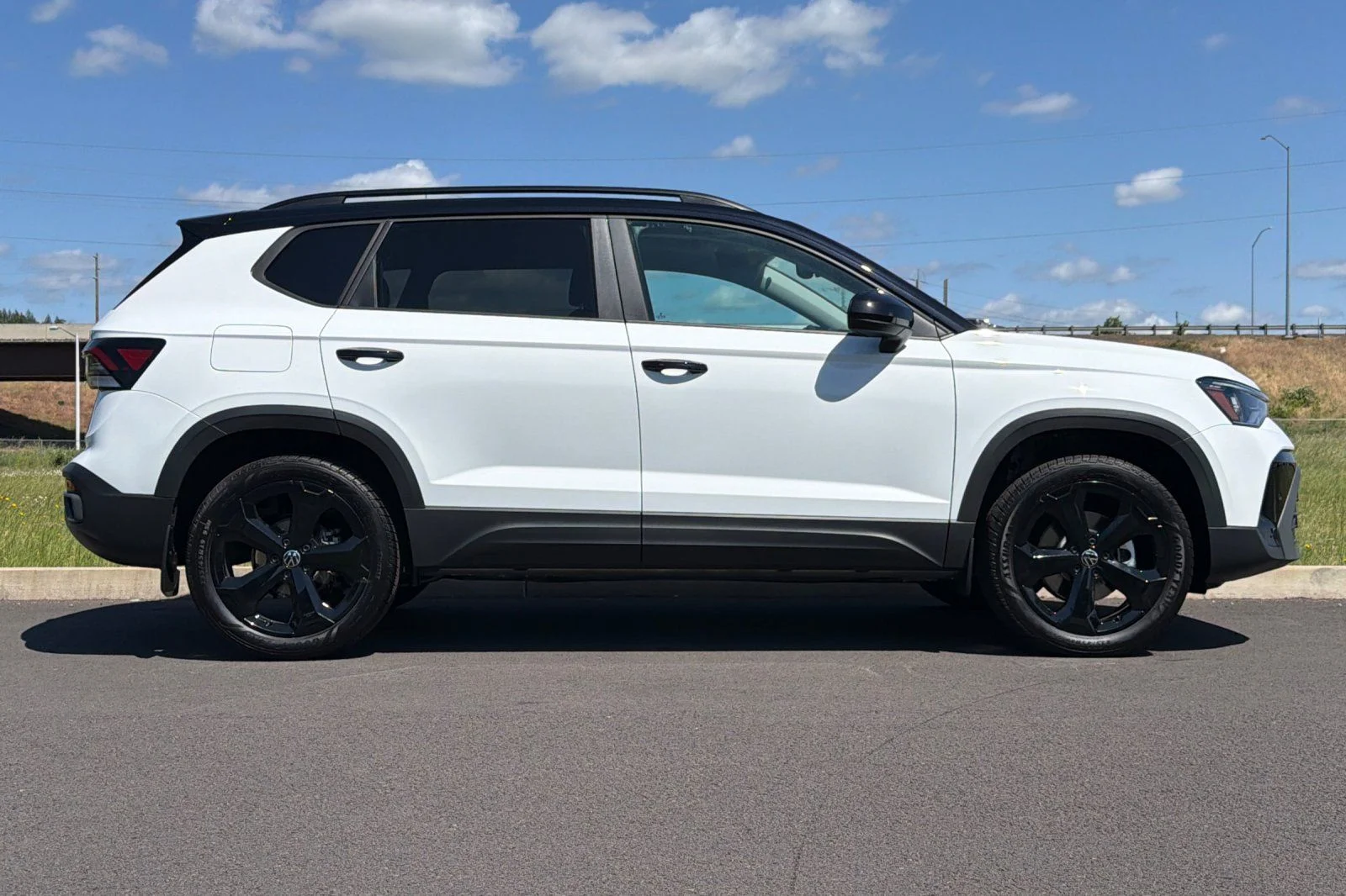 New 2026 White Volkswagen 1.5T SE Black image 2