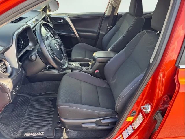 Used 2016 Red Toyota XLE image 5