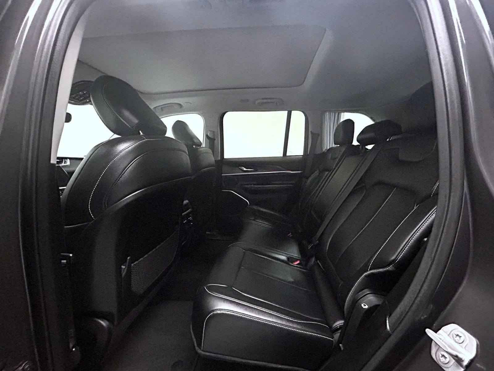 Used 2022 Gray Jeep Limited image 19