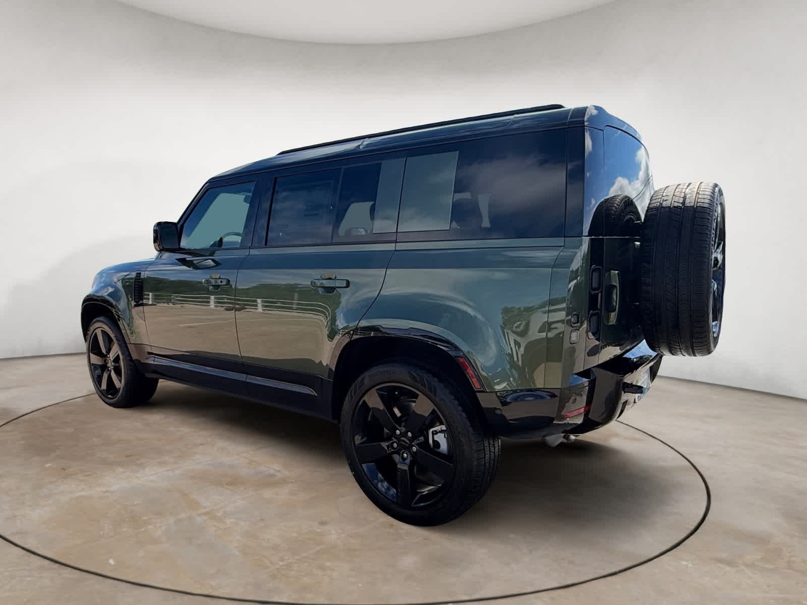 New 2026 GREEN Land Rover X-Dynamic SE image 3