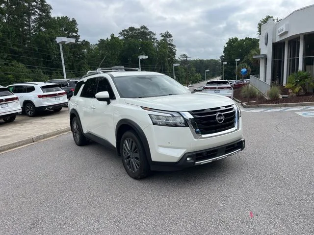 2023 Nissan Pathfinder SL 2WD's photo