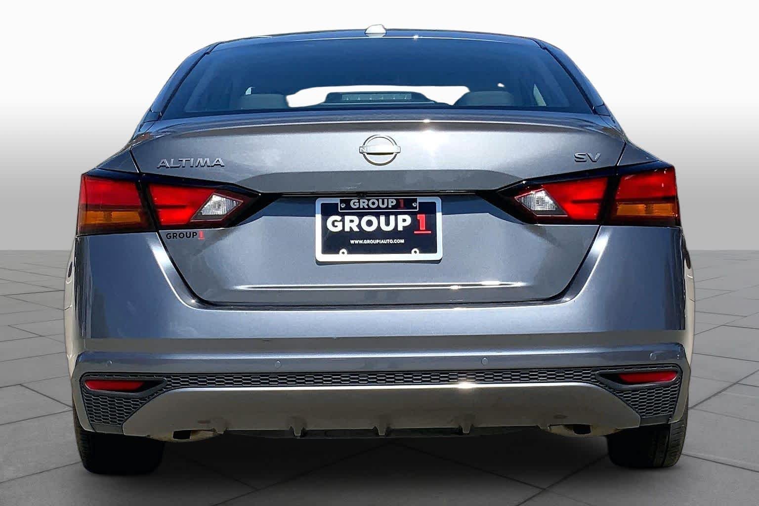 Used 2024 Gun Metallic Nissan 2.5 SV image 5
