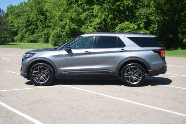 Used 2025 Gray Ford ST-Line image 23