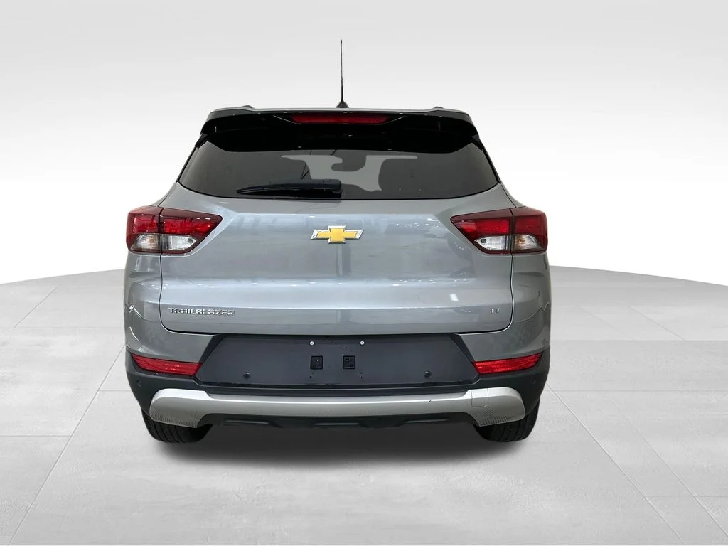Used 2023 Gray Chevrolet LT image 4