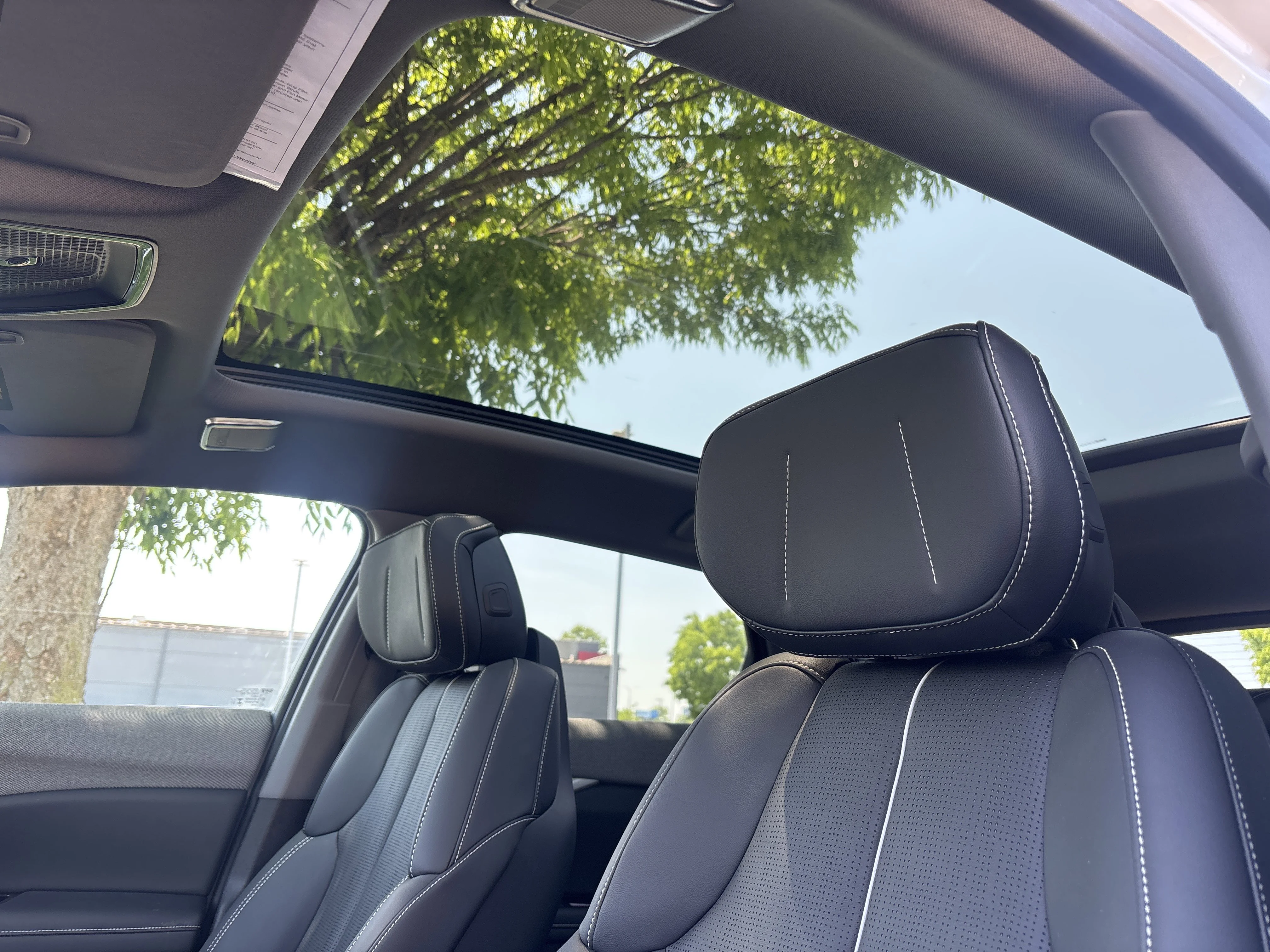 Used 2025 Crystal White Tricoat Cadillac Luxury image 26