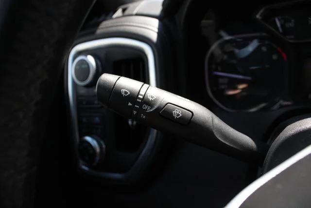 Used 2020 White GMC Elevation image 11
