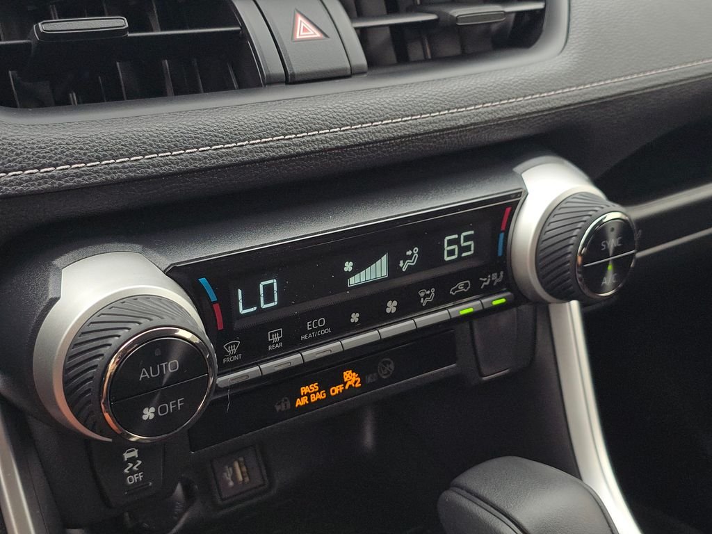 Used 2025 White Toyota LE image 33