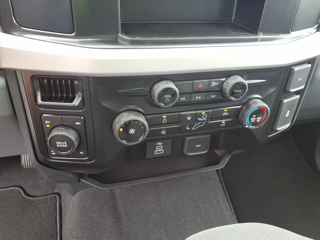 New 2026 Agate Black Metallic Ford F-250® XL image 22