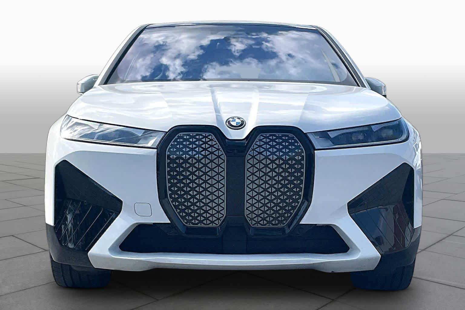 Used 2024 Alpine White BMW xDrive50 image 3