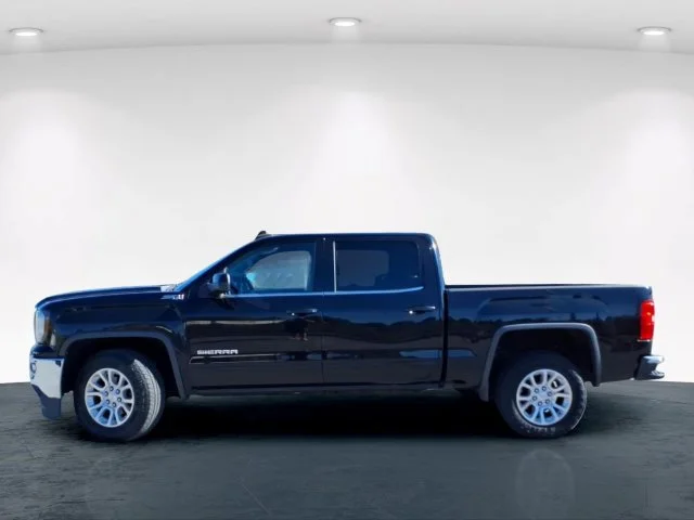 Used 2017 Black GMC SLE image 11