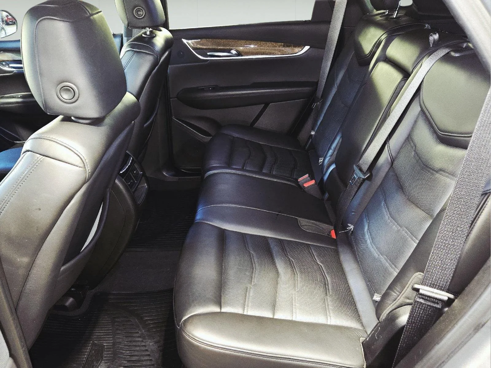 Used 2019 Bronze Dune Metallic Cadillac Platinum AWD image 43