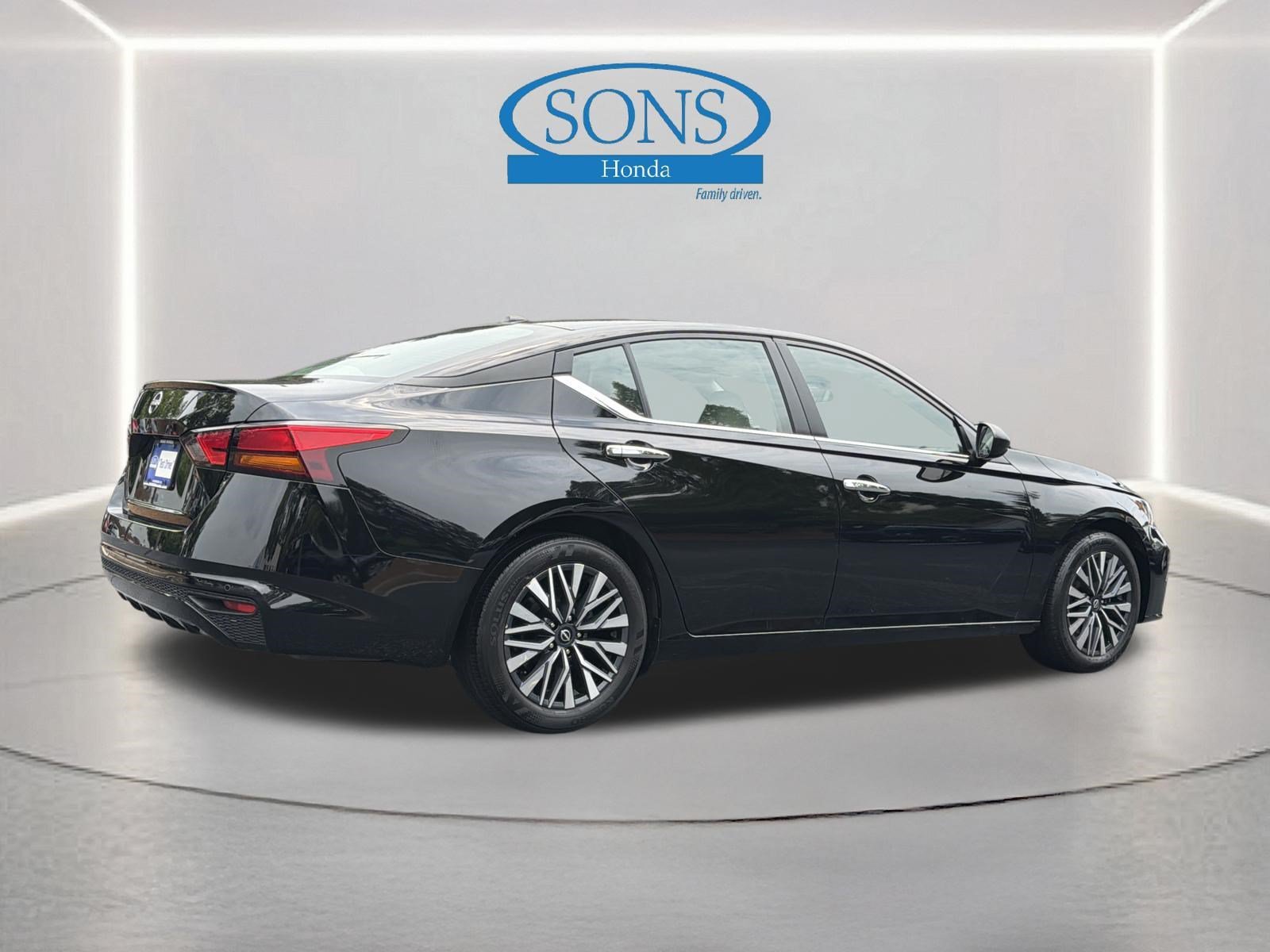 Used 2025 Super Black Nissan SV image 24