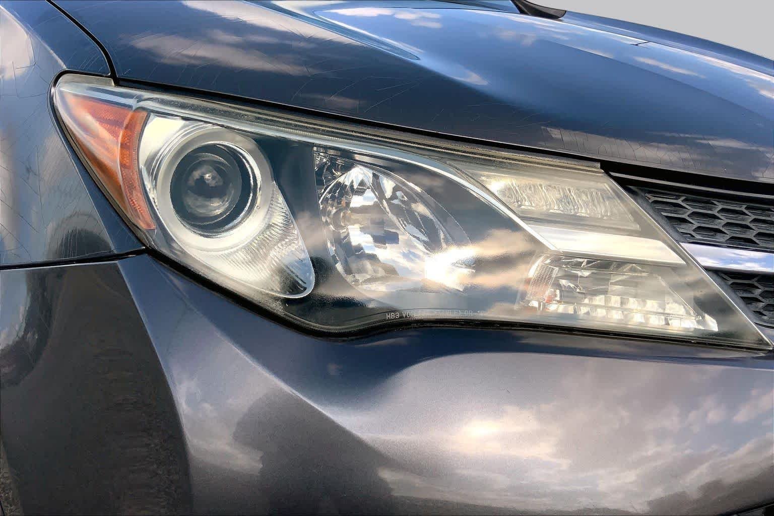 Used 2013 Magnetic Gray Metallic Toyota XLE image 17