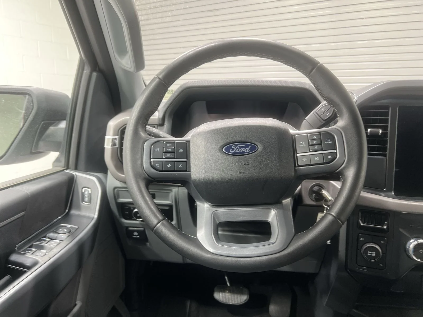 2025 Ford F-150 XLT - Photo 14