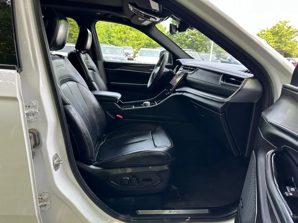 2023 Jeep Grand Cherokee Overland - Photo 16