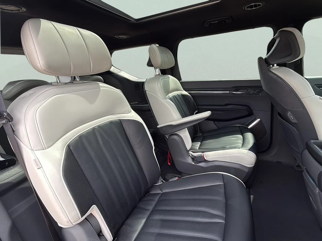 Used 2024 Ivory Silver Kia GT-Line image 21