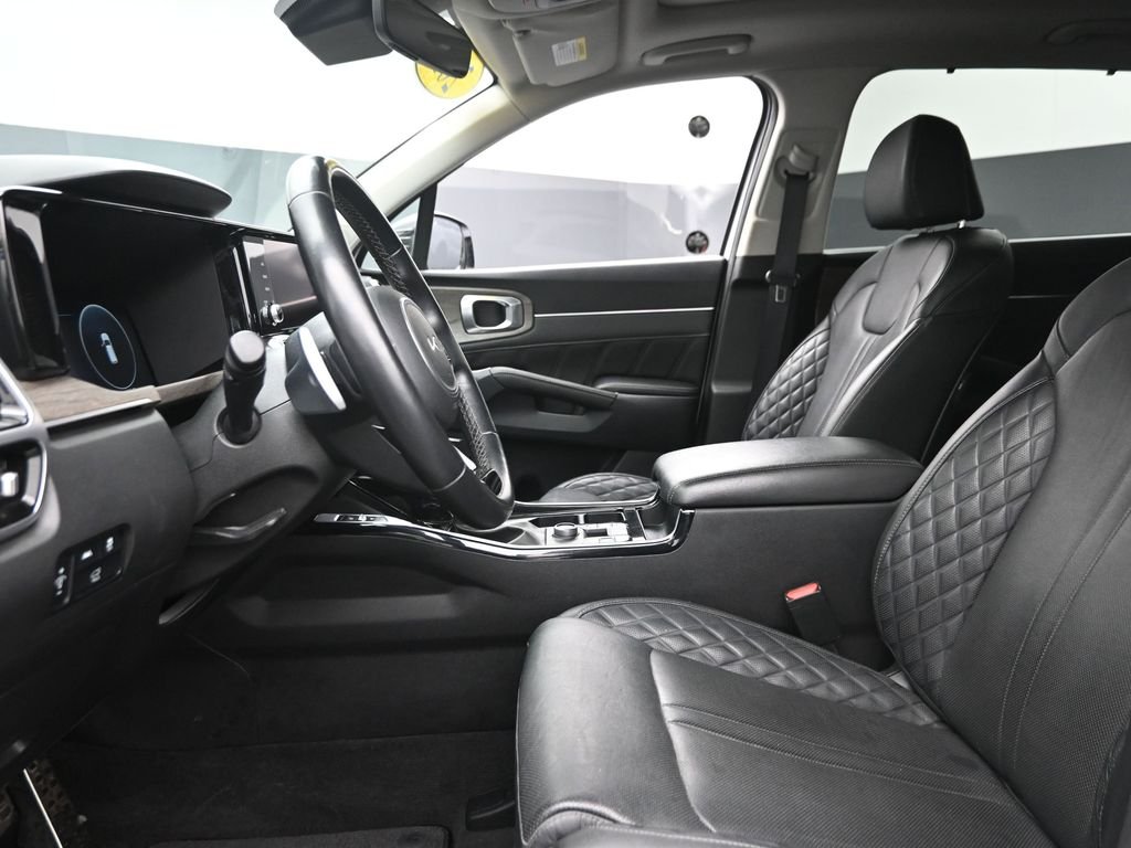 Used 2023 White Kia X-Line SX Prestige image 17
