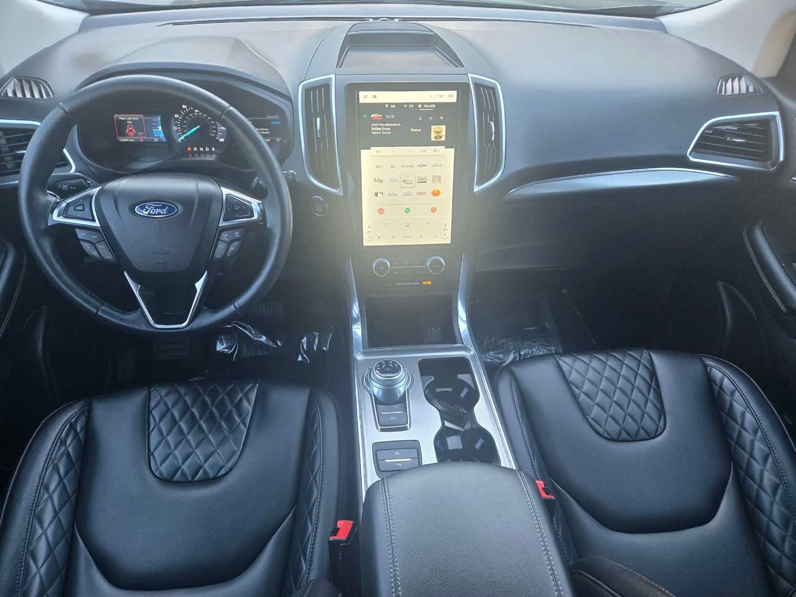 Used 2024  Ford Titanium image 9