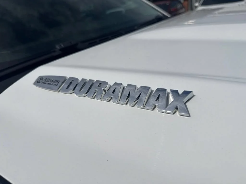 Used 2018 SUMMIT WHITE Chevrolet LTZ image 37